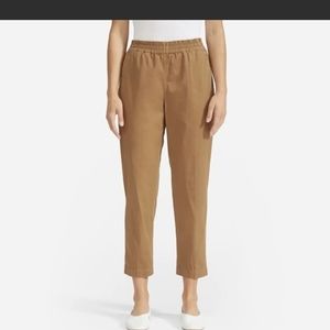 Everlane The Easy Chino in ochre. Size 6
